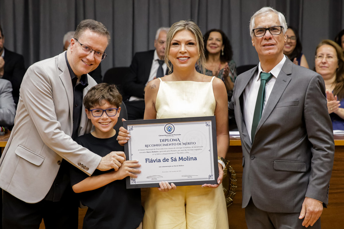 Câmara Municipal reconhece o trabalho de médicos e cirurgiões-dentistas