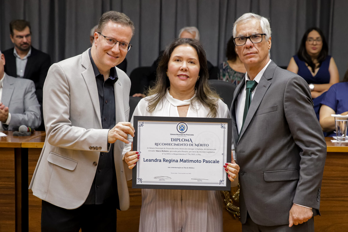 Câmara Municipal reconhece o trabalho de médicos e cirurgiões-dentistas