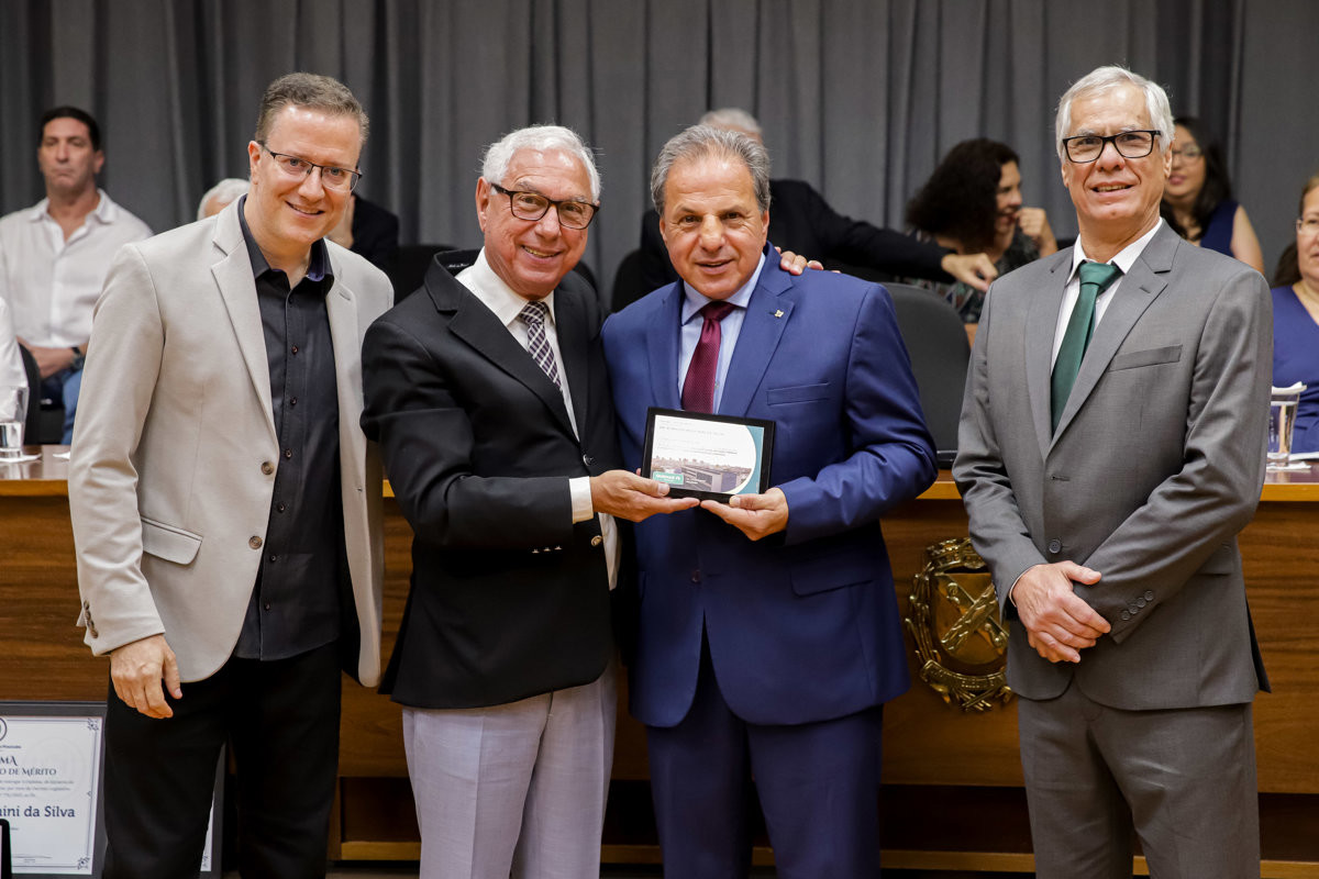 Câmara Municipal reconhece o trabalho de médicos e cirurgiões-dentistas