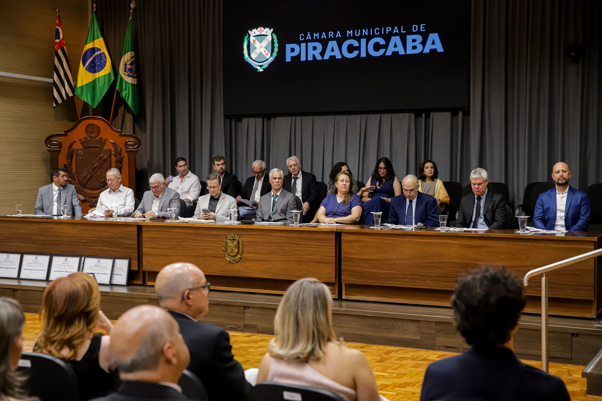 Câmara Municipal reconhece o trabalho de médicos e cirurgiões-dentistas