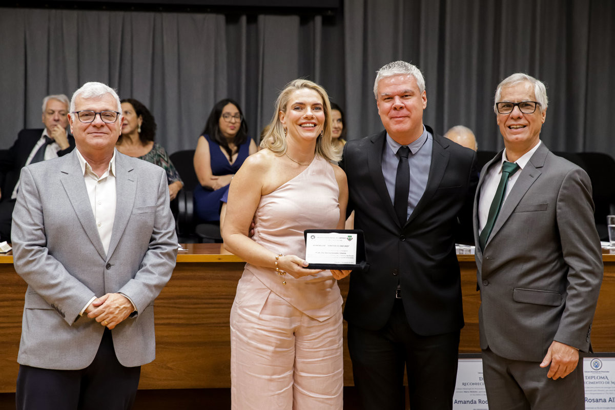 Câmara Municipal reconhece o trabalho de médicos e cirurgiões-dentistas