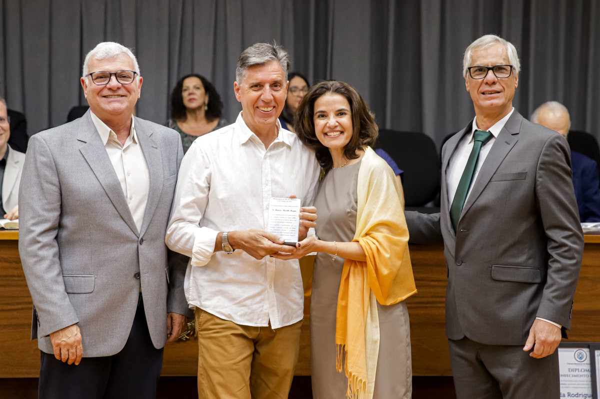 Câmara Municipal reconhece o trabalho de médicos e cirurgiões-dentistas