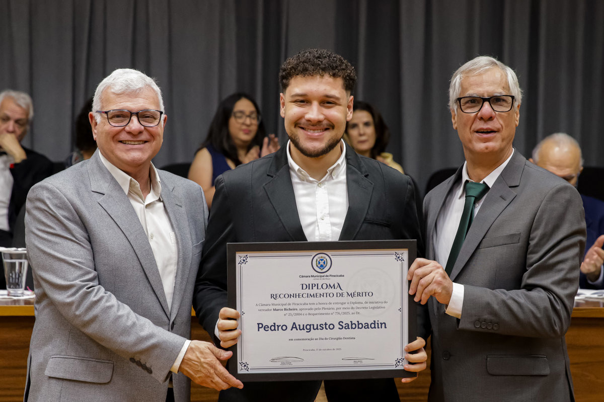 Câmara Municipal reconhece o trabalho de médicos e cirurgiões-dentistas