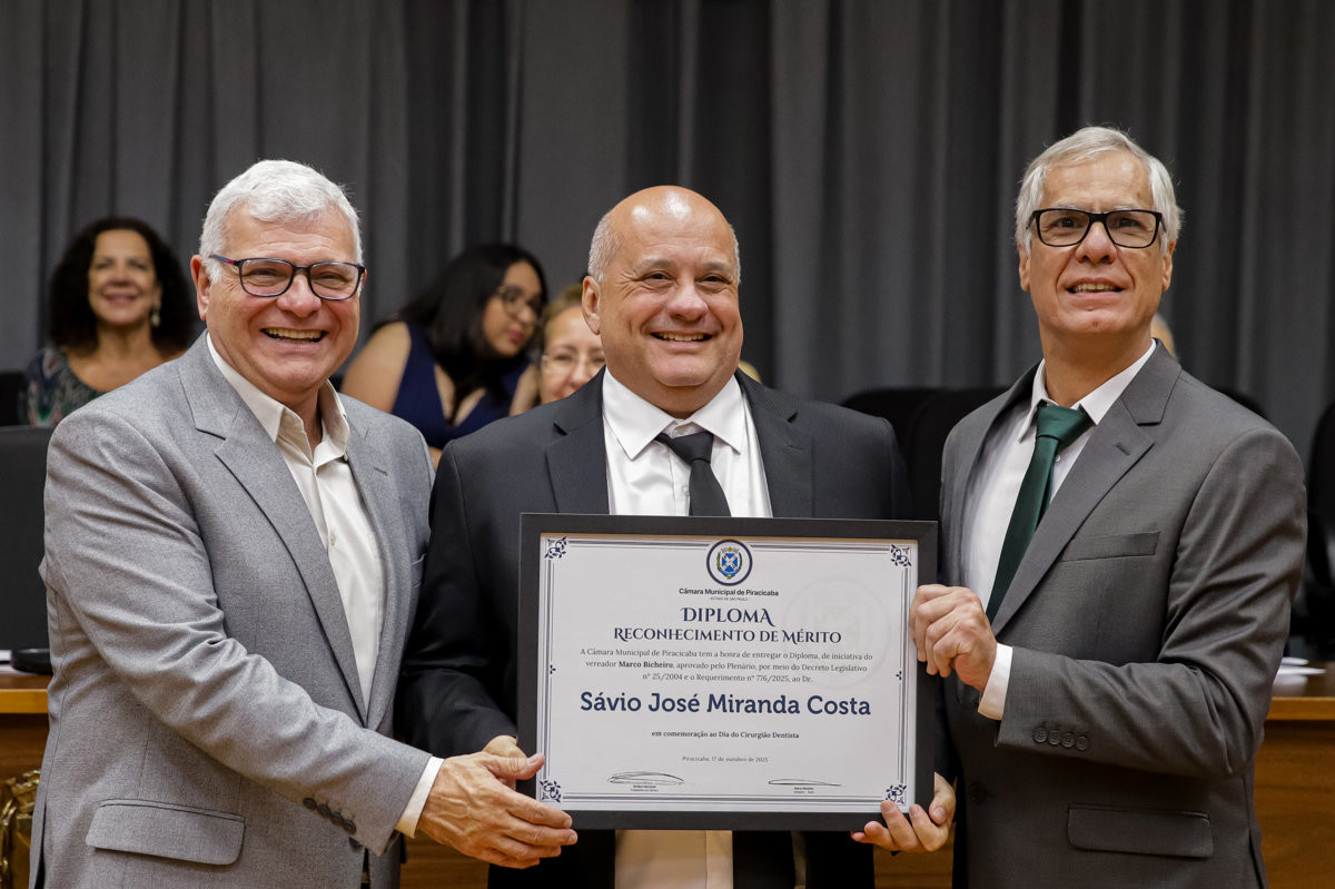 Câmara Municipal reconhece o trabalho de médicos e cirurgiões-dentistas