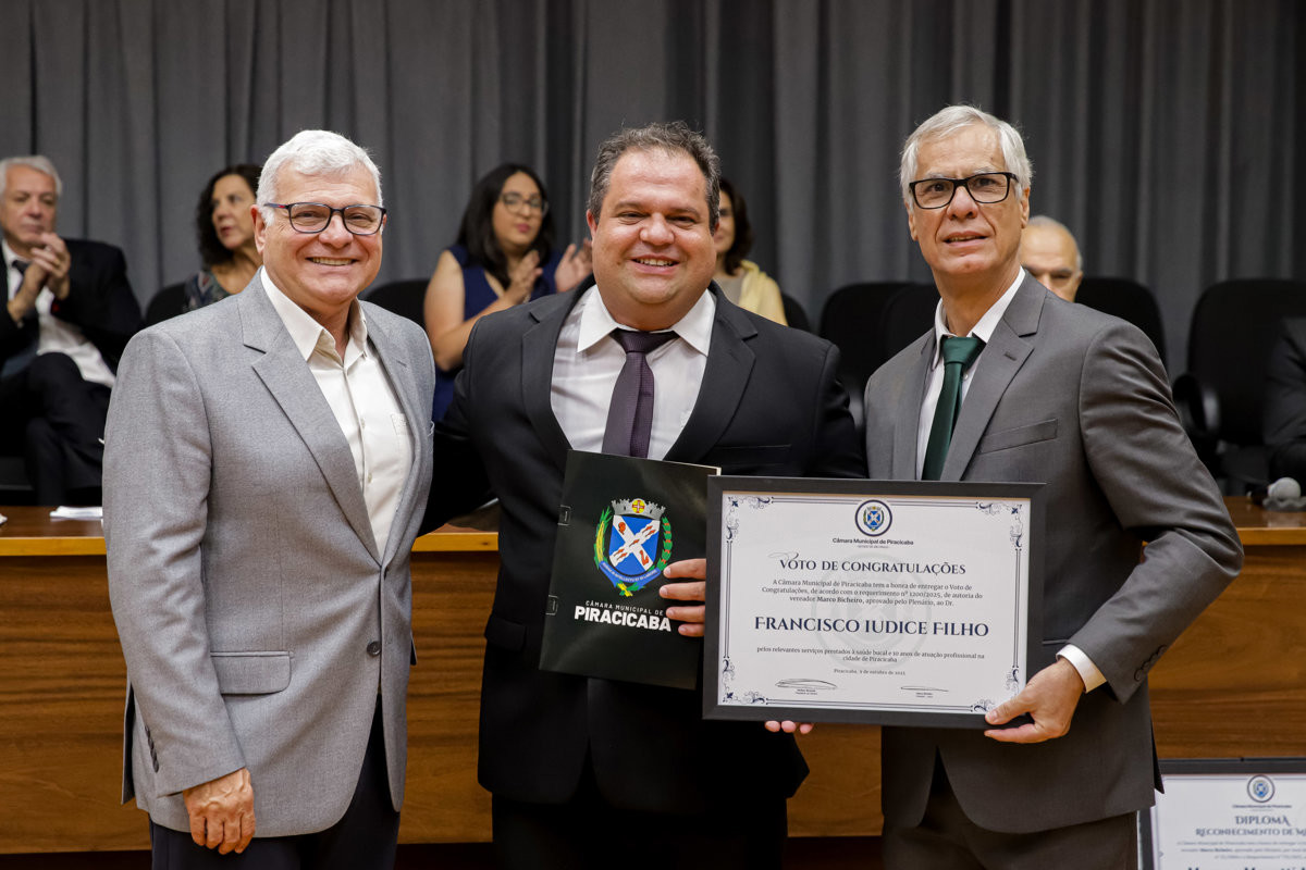 Câmara Municipal reconhece o trabalho de médicos e cirurgiões-dentistas