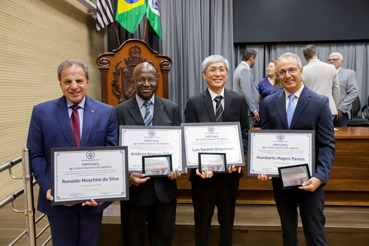 Câmara Municipal reconhece o trabalho de médicos e cirurgiões-dentistas
