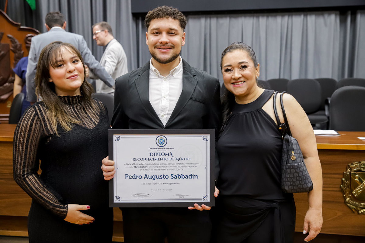 Câmara Municipal reconhece o trabalho de médicos e cirurgiões-dentistas