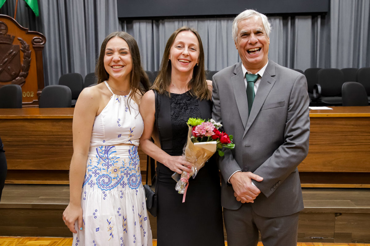 Câmara Municipal reconhece o trabalho de médicos e cirurgiões-dentistas