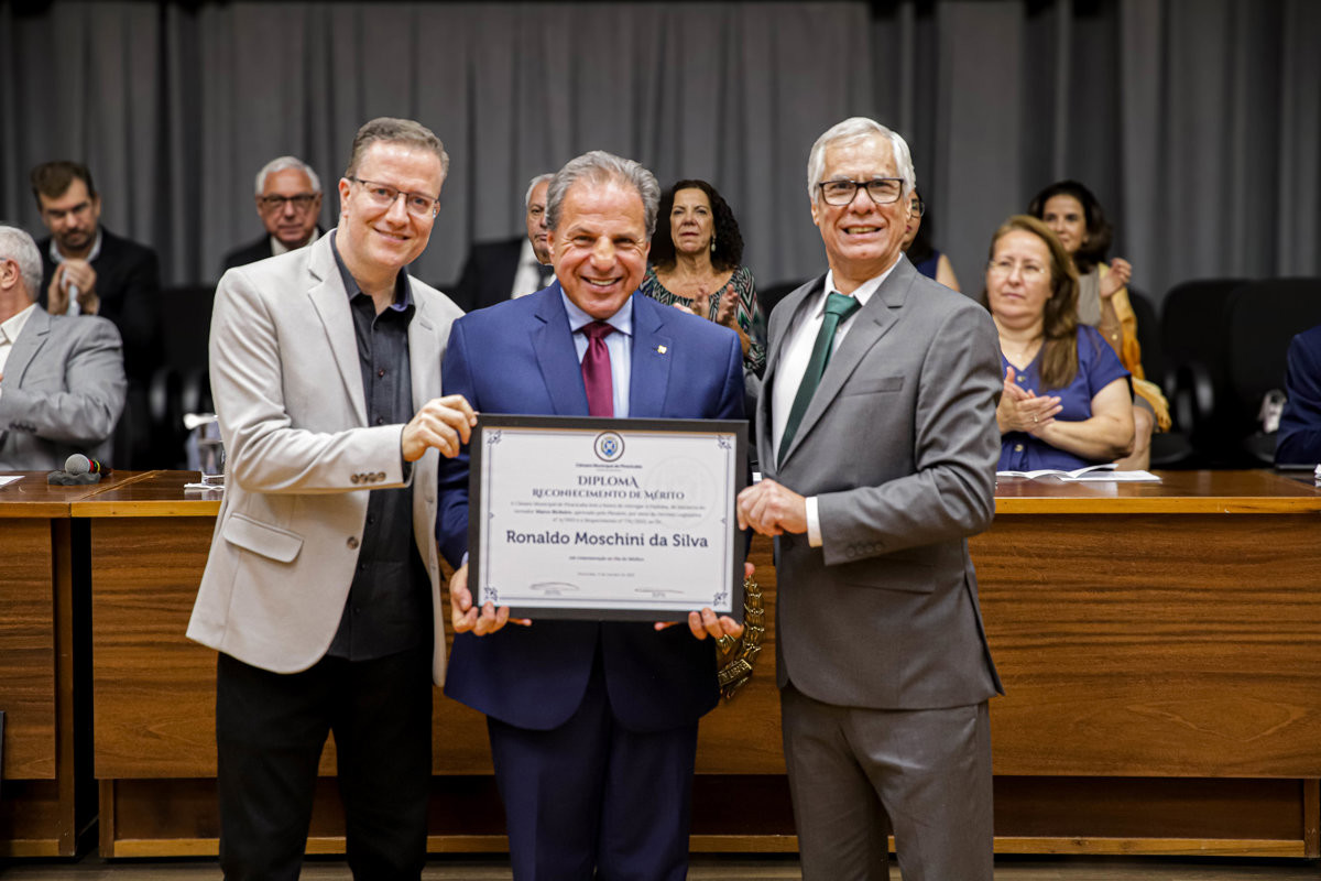 Câmara Municipal reconhece o trabalho de médicos e cirurgiões-dentistas