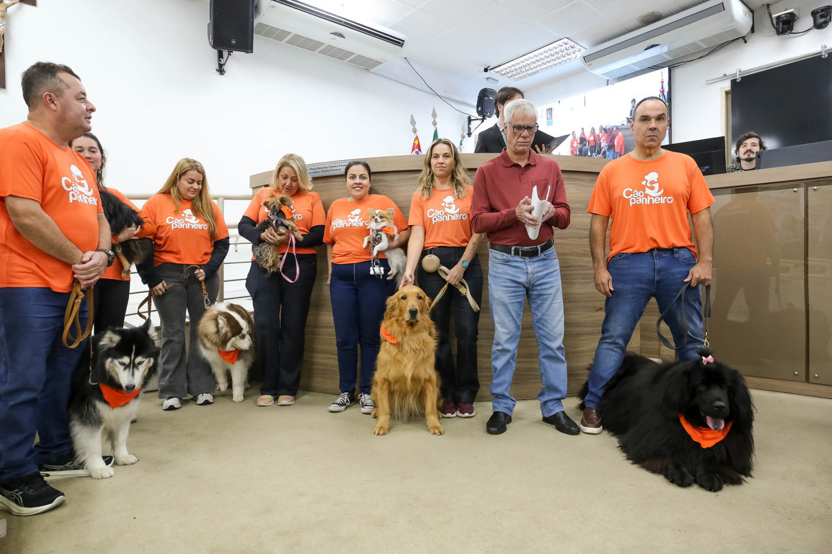 Entrega de moção de aplausos ao "Projeto Cãopanheiro"