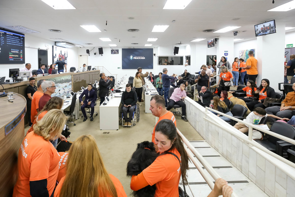 Entrega de moção de aplausos ao "Projeto Cãopanheiro"