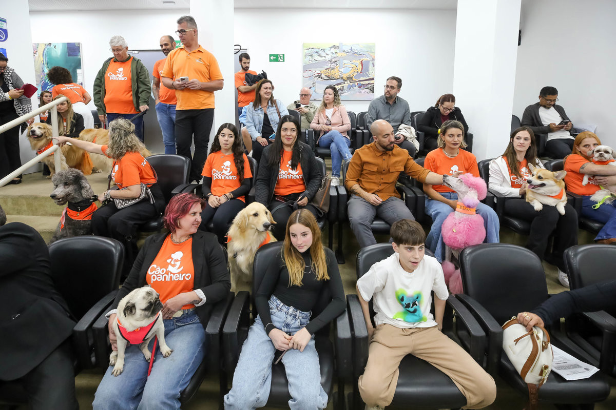 Entrega de moção de aplausos ao "Projeto Cãopanheiro"