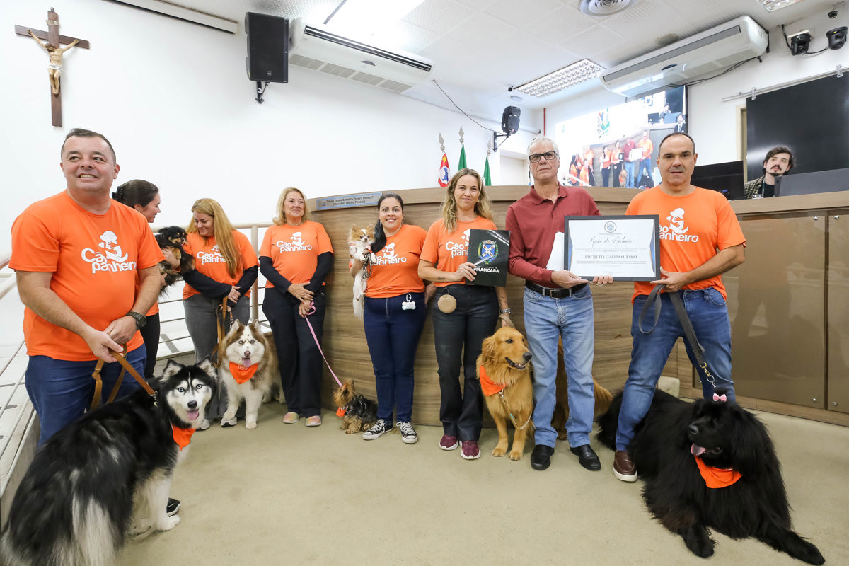 Entrega de moção de aplausos ao "Projeto Cãopanheiro"