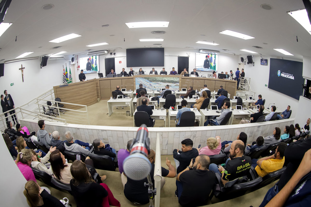 Solicitada pela CLJR, audiência pública para discutir o PPA e emendas foi realizada na noite desta terça (21), no Plenário "Francisco Antonio Coelho"