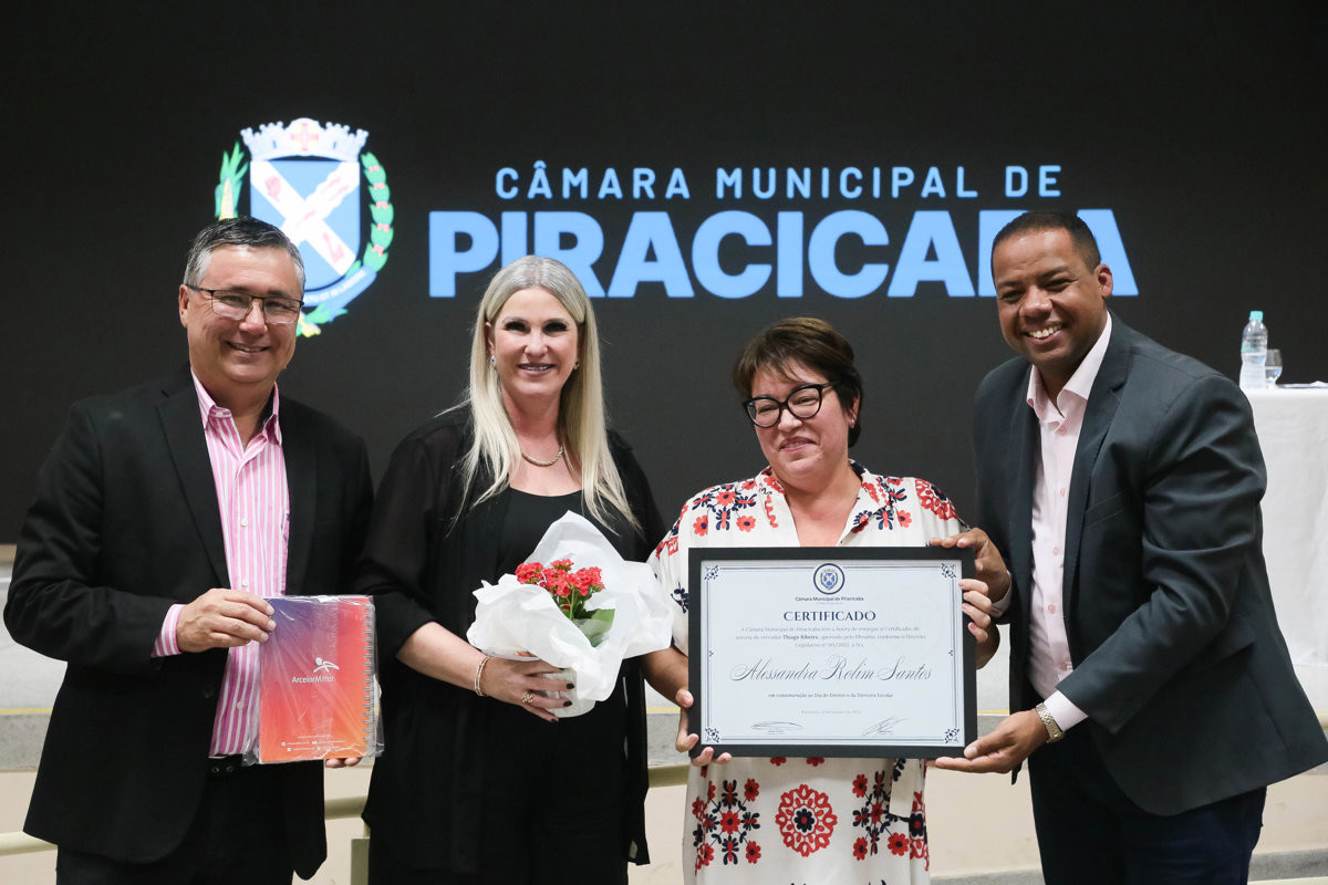 Solenidade da Câmara contempla profissionais da educação