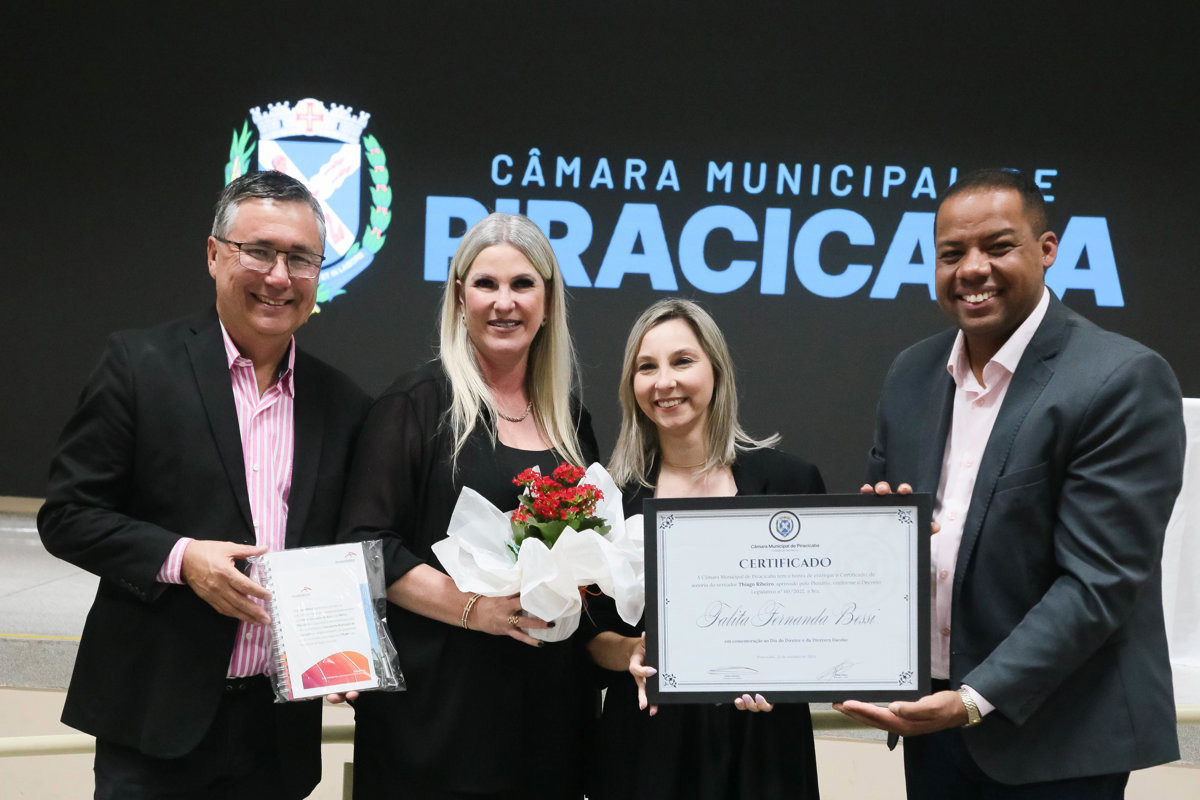 Solenidade da Câmara contempla profissionais da educação