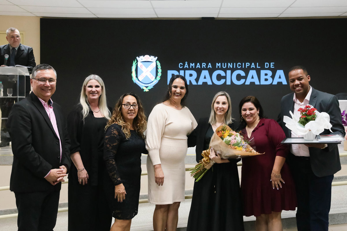 Solenidade da Câmara contempla profissionais da educação