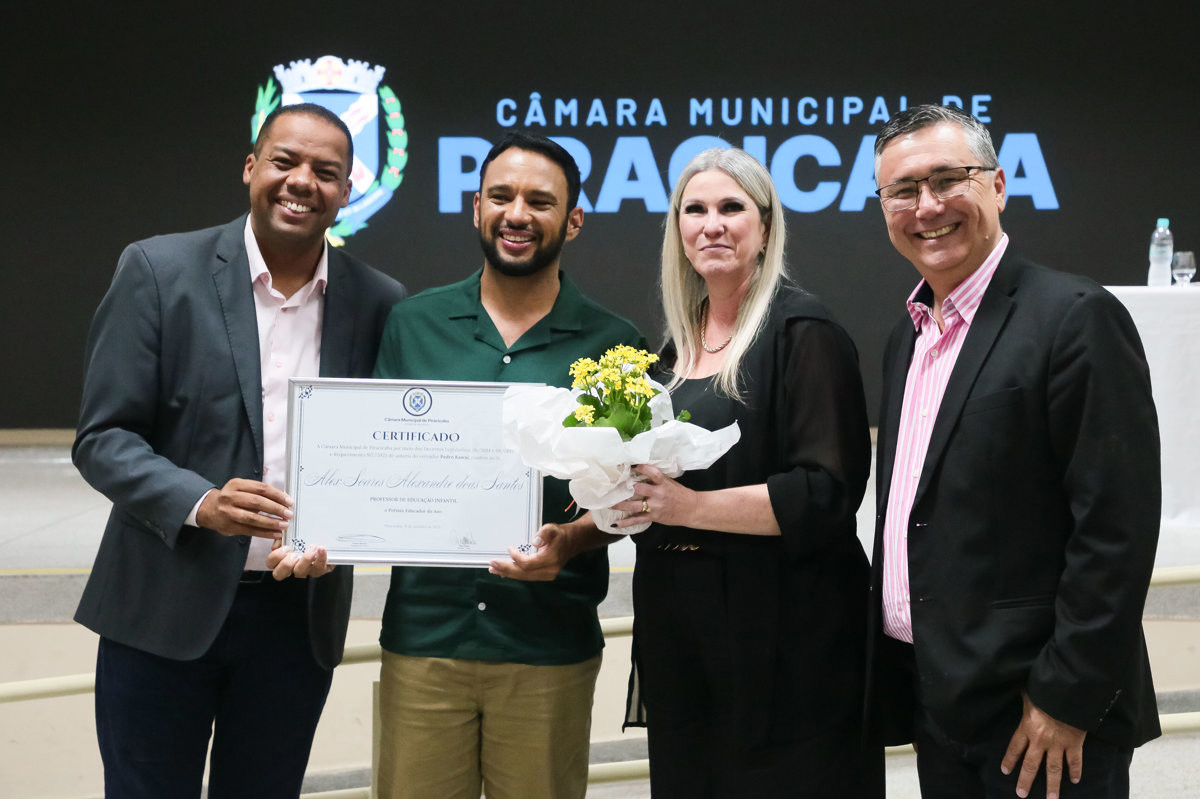 Solenidade da Câmara contempla profissionais da educação