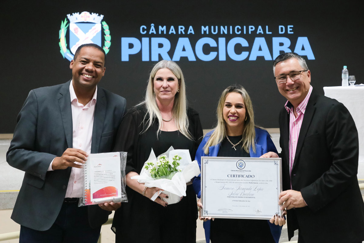 Solenidade da Câmara contempla profissionais da educação