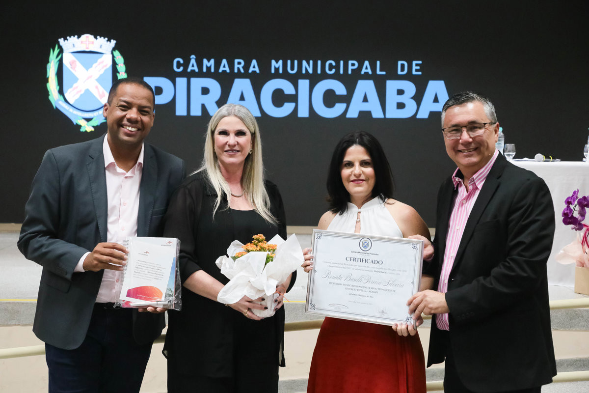 Solenidade da Câmara contempla profissionais da educação