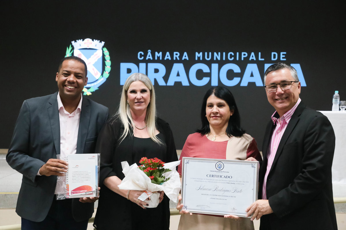 Solenidade da Câmara contempla profissionais da educação