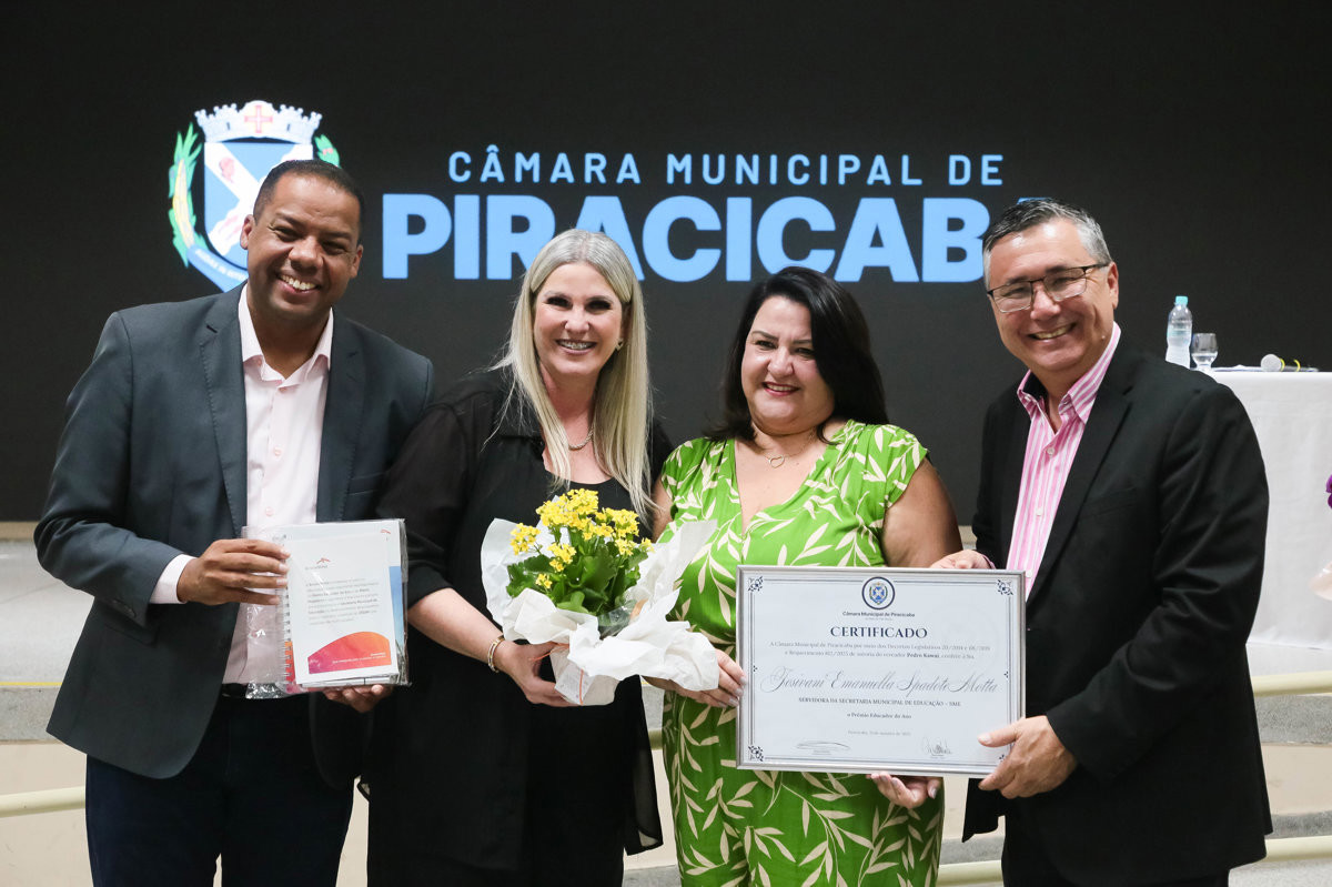 Solenidade da Câmara contempla profissionais da educação