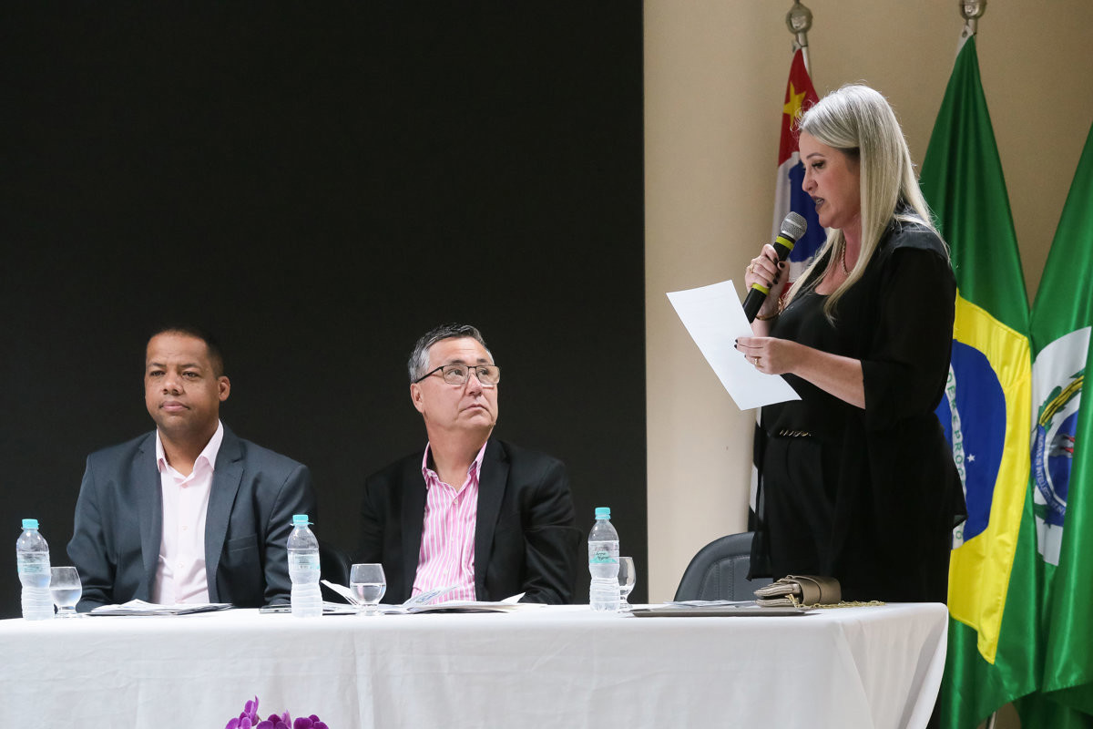 Solenidade da Câmara contempla profissionais da educação
