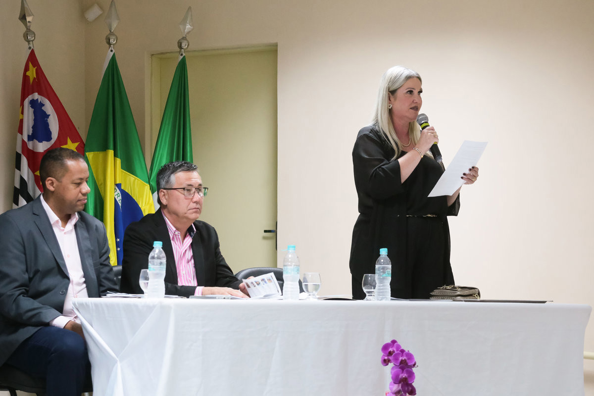 Solenidade da Câmara contempla profissionais da educação