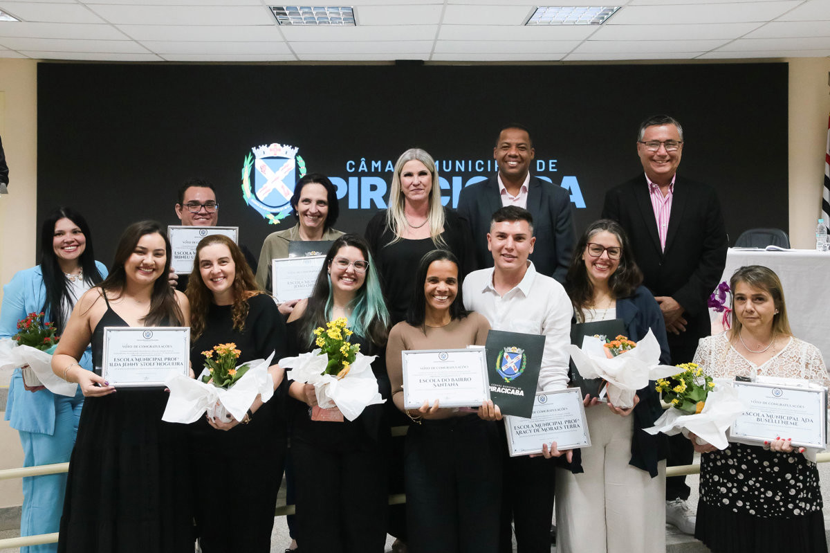 Solenidade da Câmara contempla profissionais da educação