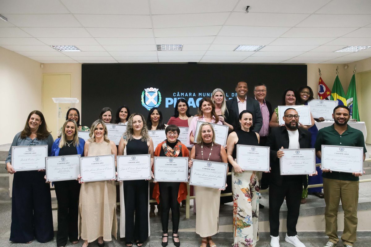 Solenidade da Câmara contempla profissionais da educação