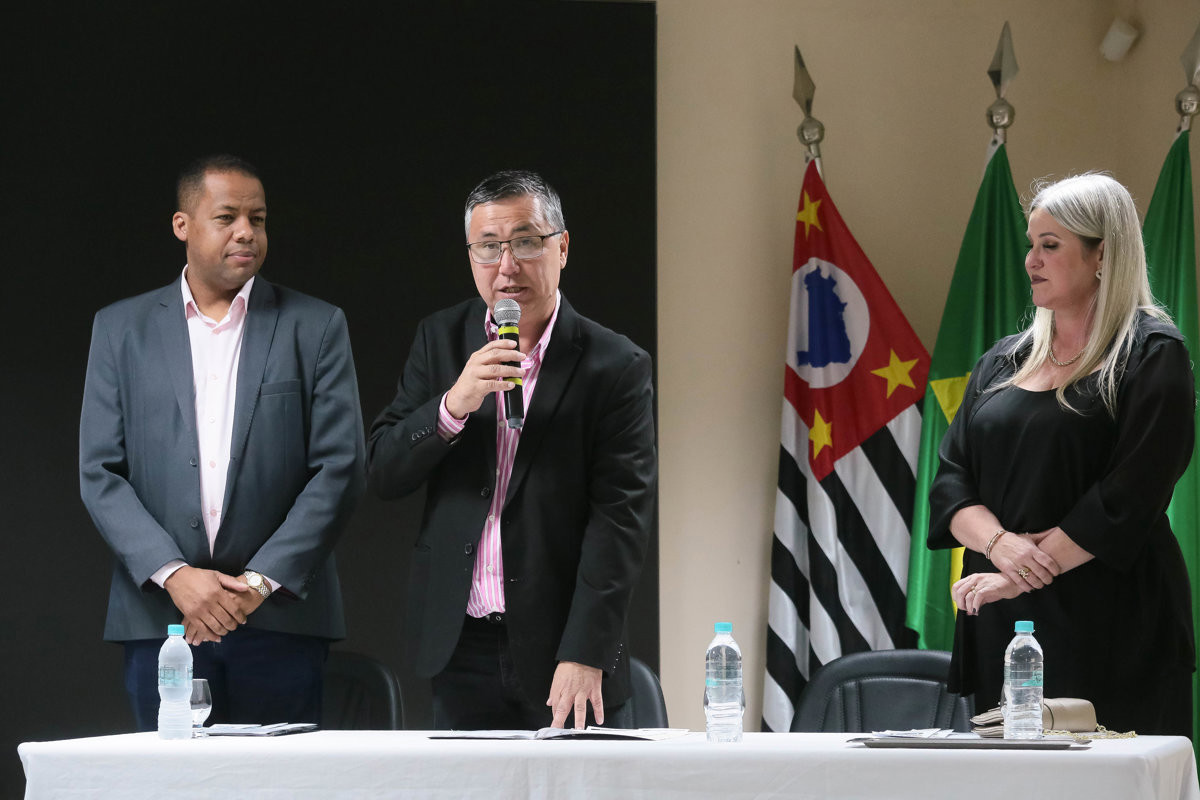 Solenidade da Câmara contempla profissionais da educação