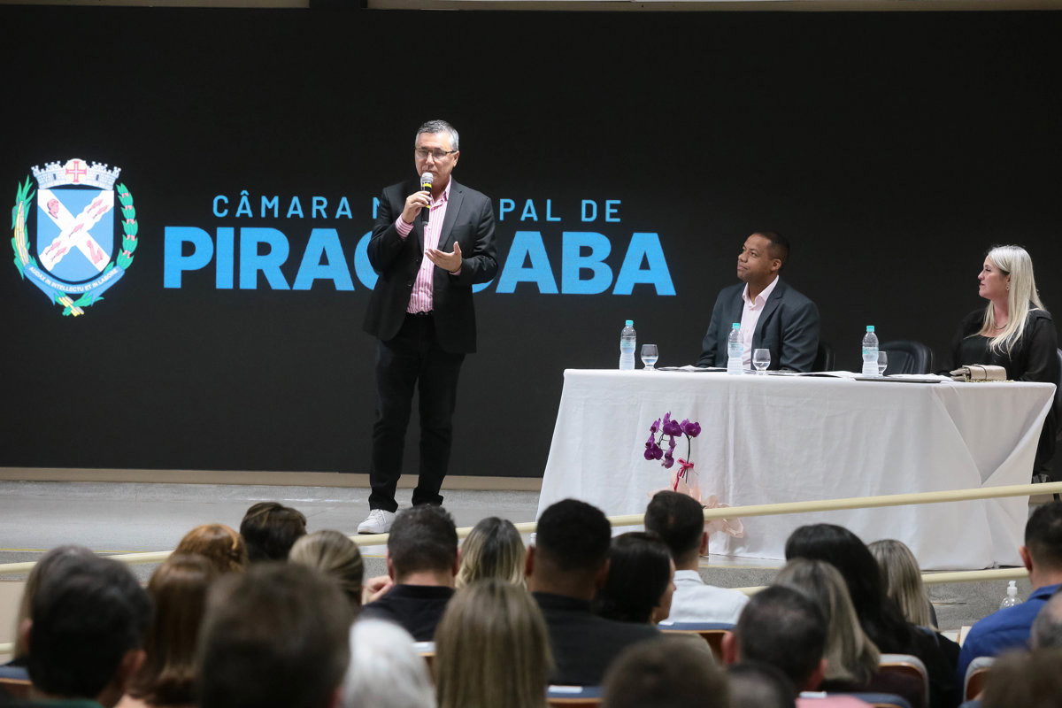 Solenidade da Câmara contempla profissionais da educação