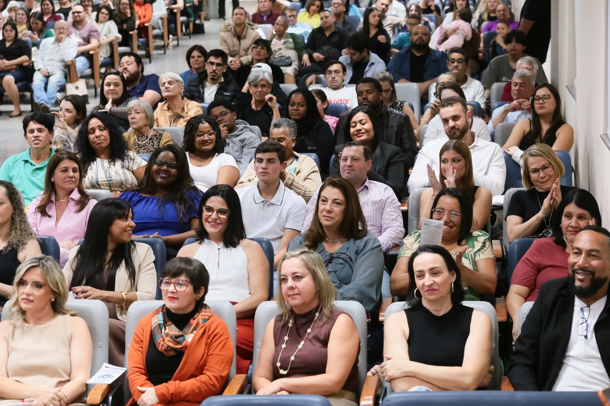 Solenidade da Câmara contempla profissionais da educação