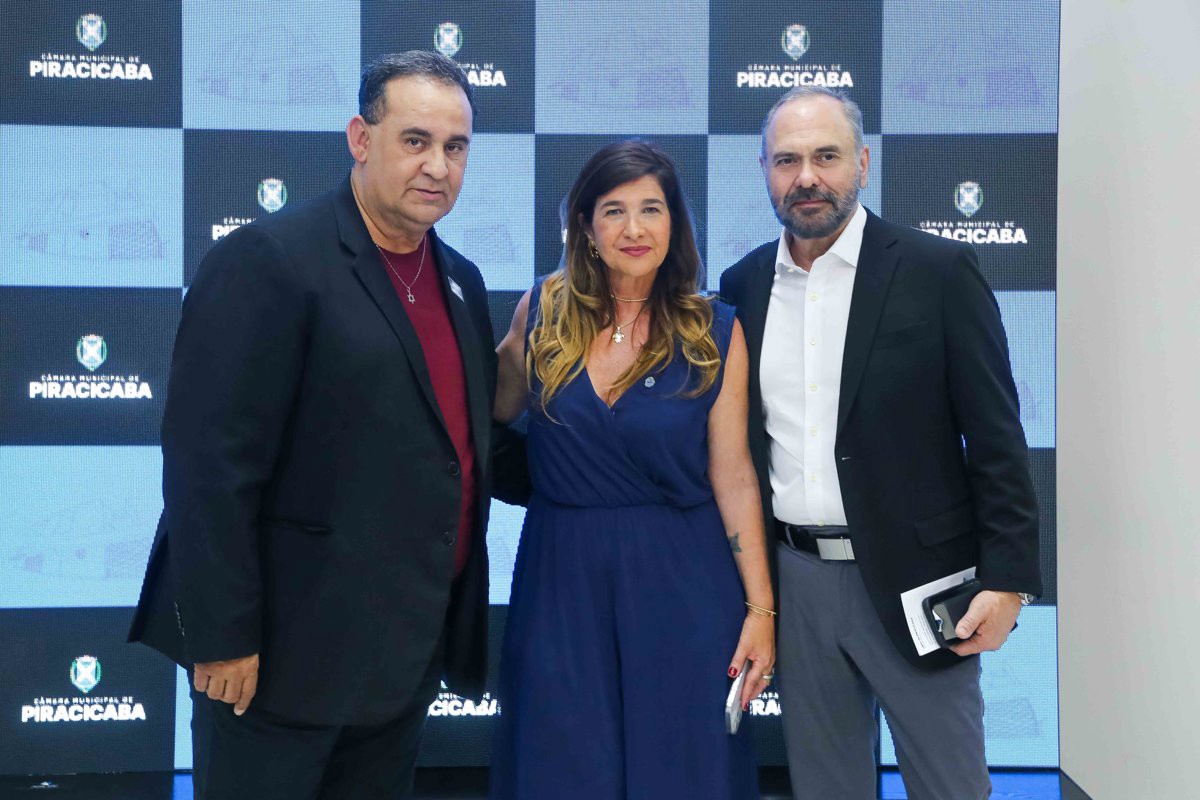 Cerimônia reuniu representantes do poder público, entidades e defensores da causa animal