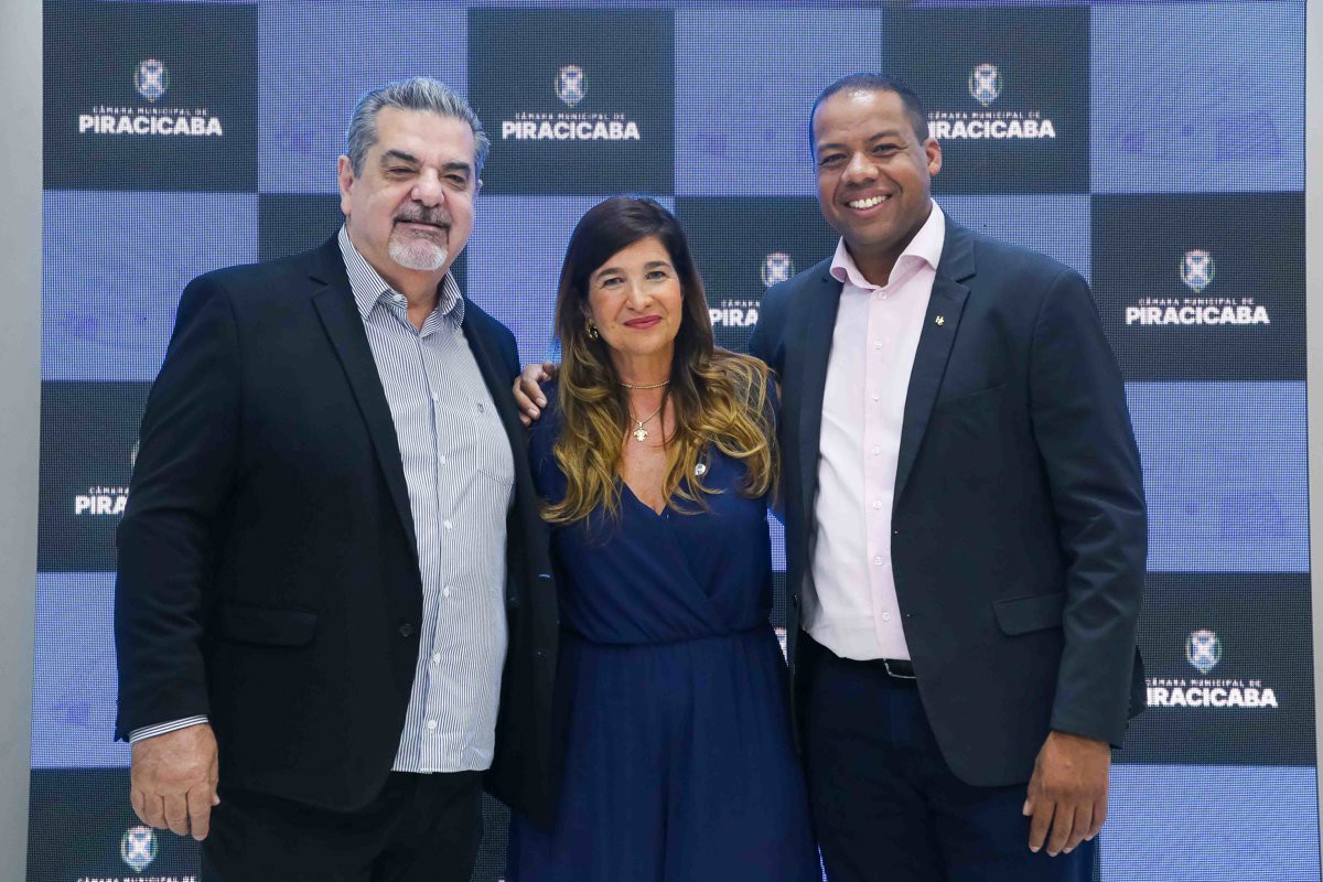 Cerimônia reuniu representantes do poder público, entidades e defensores da causa animal