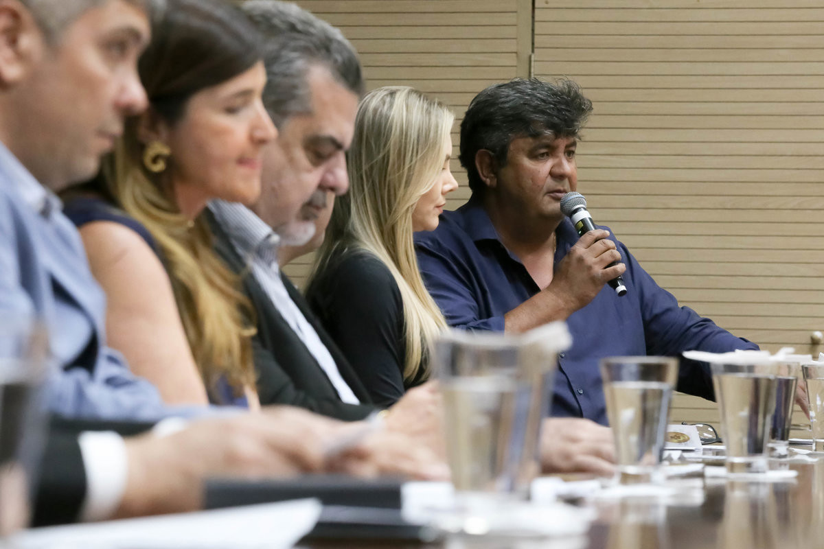 Vereador Wagner Oliveira (PSD) destacou a importância do amor pelos animais e relatou sua experiência pessoal com adoções