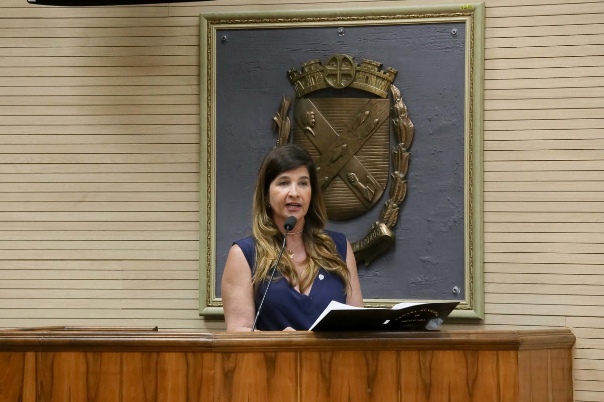 Vereadora Alessandra Bellucci conduziu a solenidade de entrega do Selo Amigo dos Animais