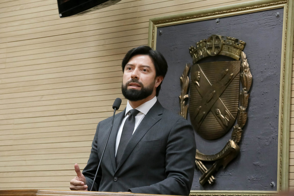 Alex Gama Salvaia, da ESG Piracicaba, agradeceu em nome dos homenageados e lembrou avanços na proteção animal no município