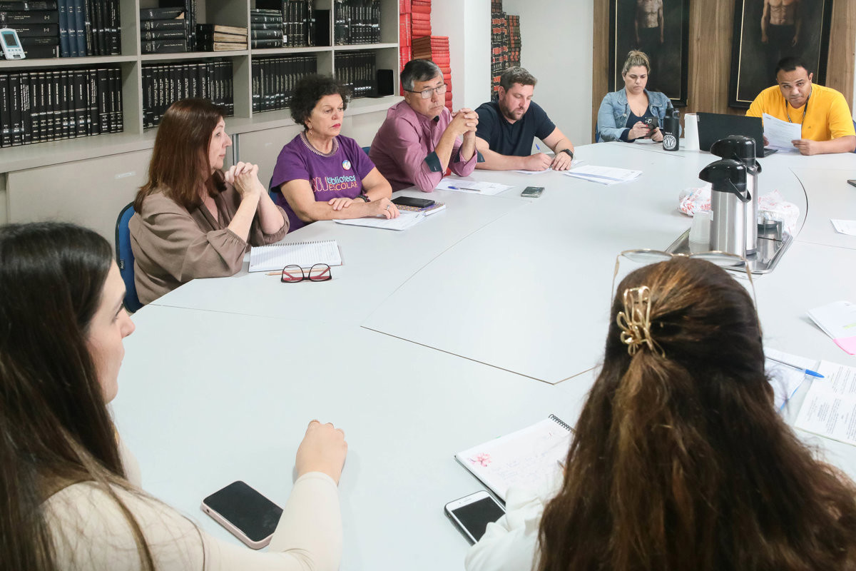 Reunião foi realizada em sala do 4º andar do prédio anexo da Câmara