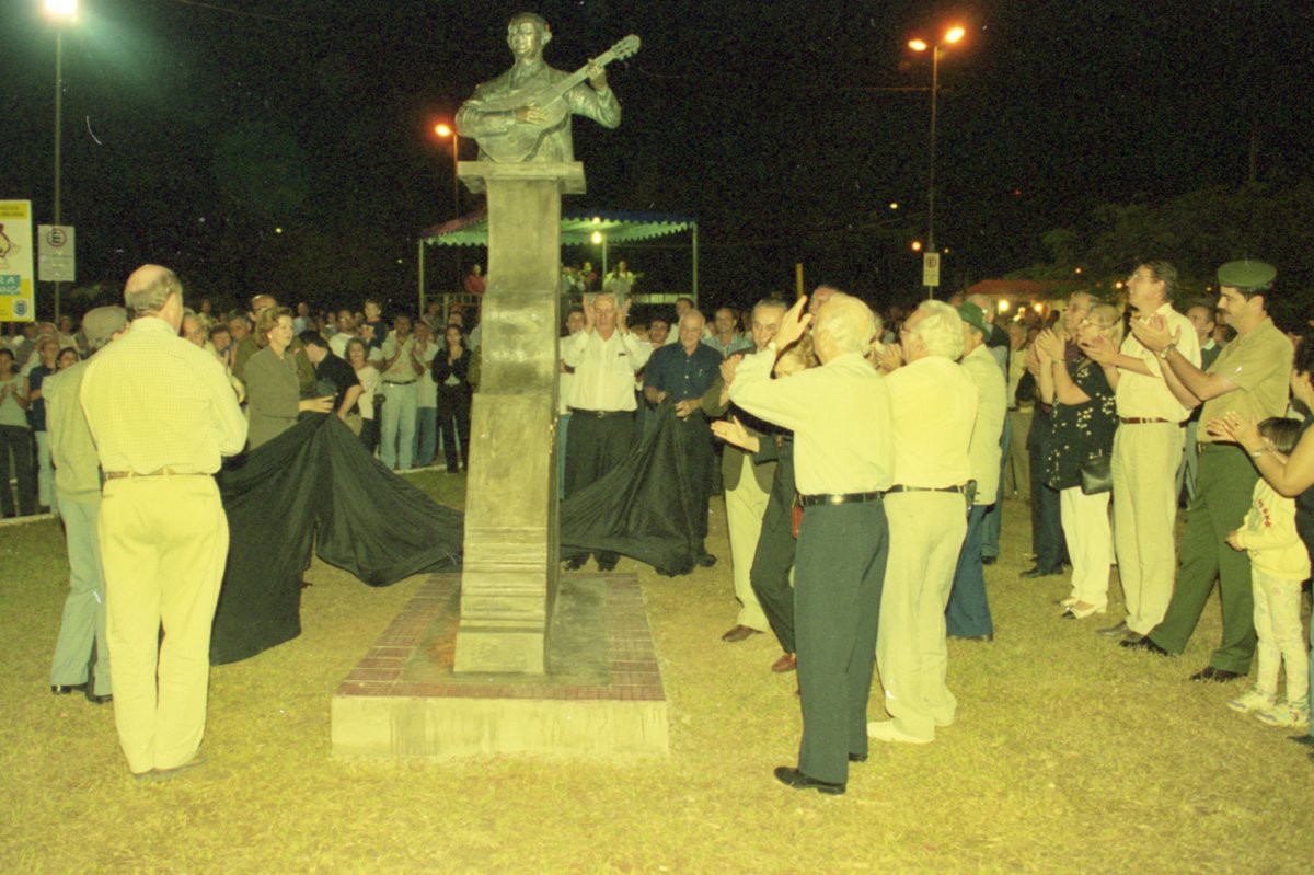 Solenidade de inauguração da herma do seresteiro na Praça da Saudade