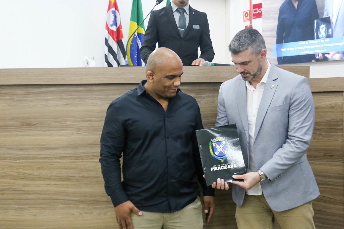 Da esquerda para a direita na foto: Fernando Ribeiro e Renan Paes 