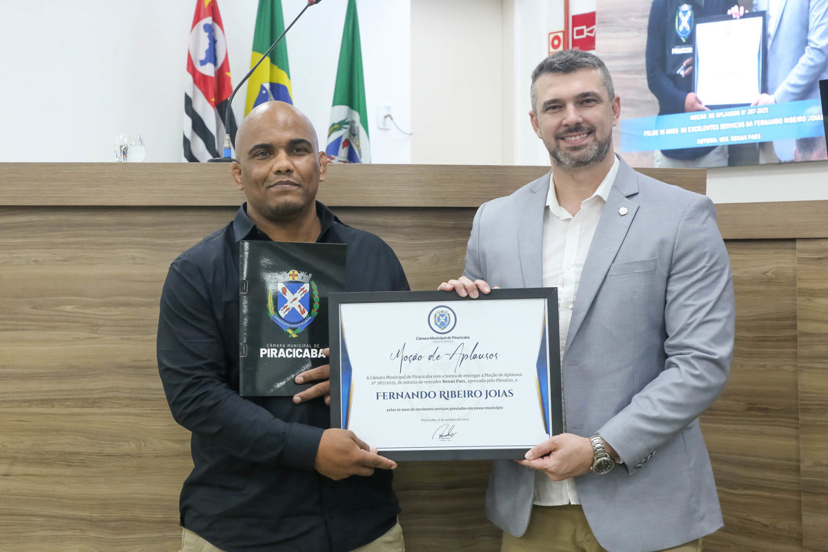 Quadro alusivo à moção de aplausos 287/2025 foi entregue na noite desta segunda-feira (3), durante a 63ª Reunião Ordinária da Câmara