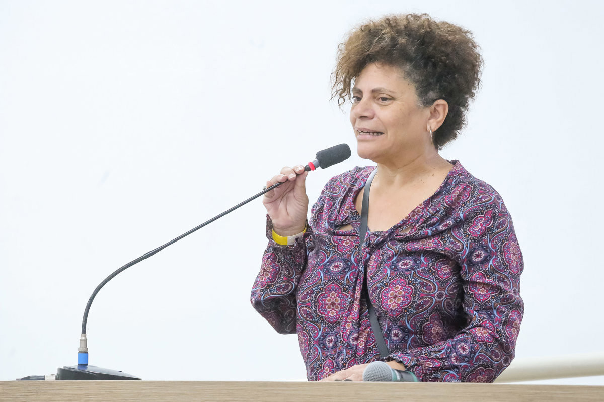 Oradora Cláudia Regina Coneglian 