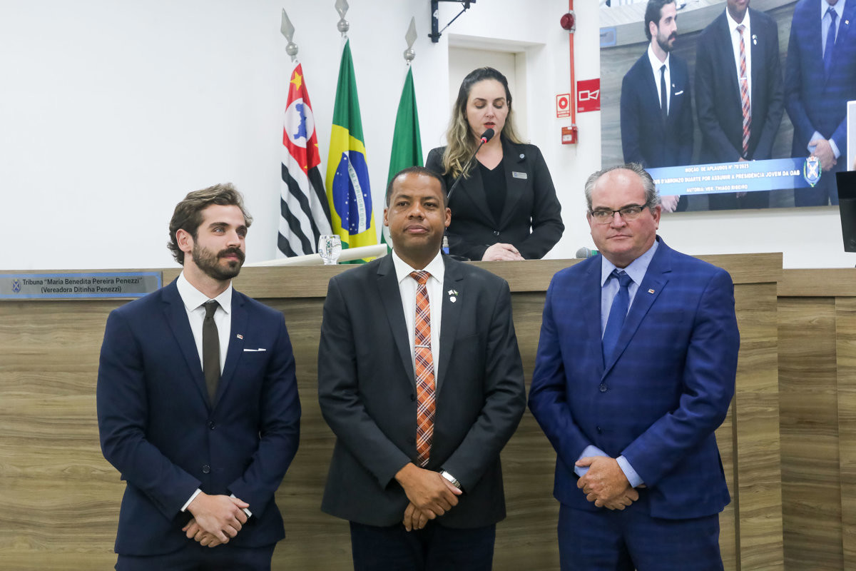 Advogado Matheus D’abronzo Duarte foi homenageado pelo vereador Thiago Ribeiro (PRD)