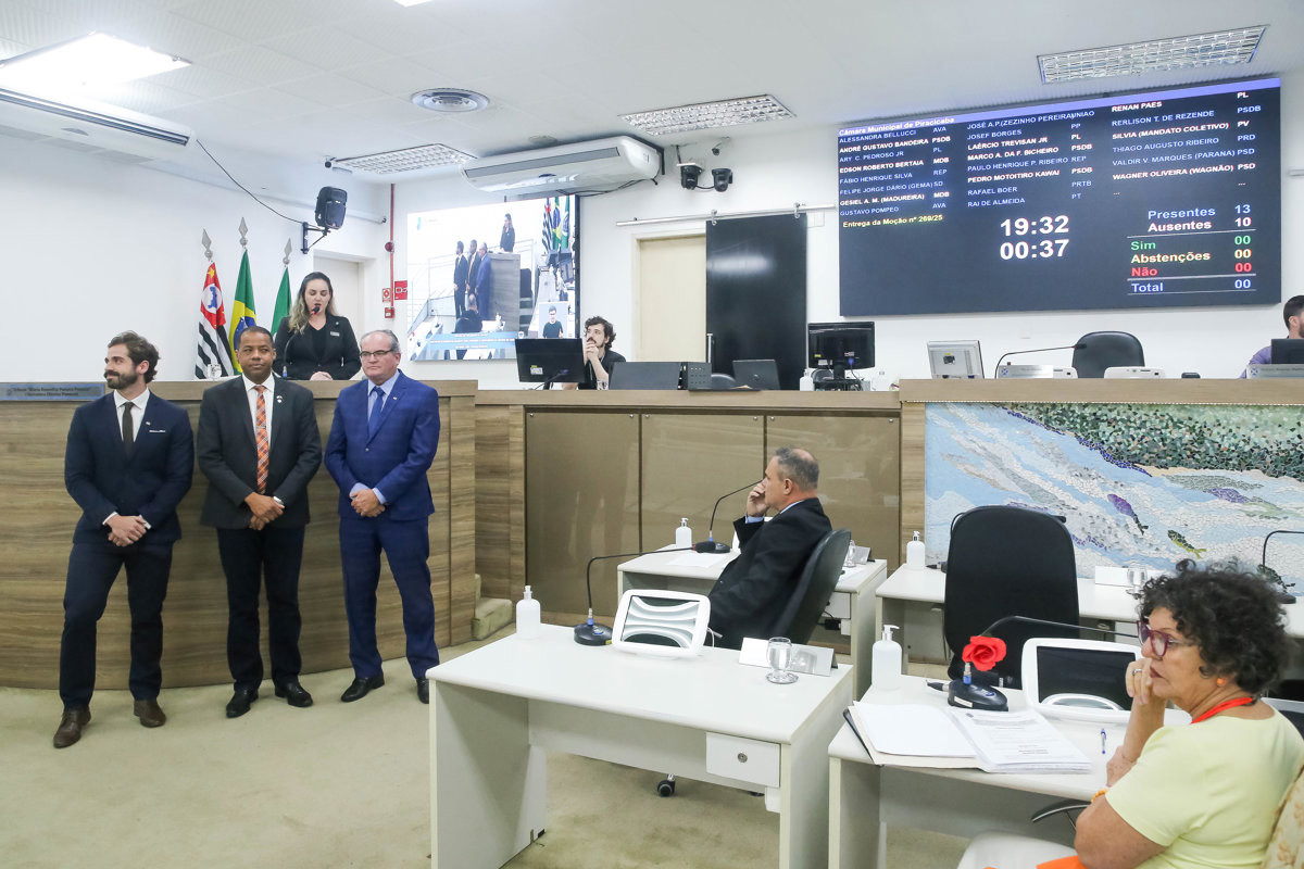 Advogado Matheus D’abronzo Duarte foi homenageado pelo vereador Thiago Ribeiro (PRD)