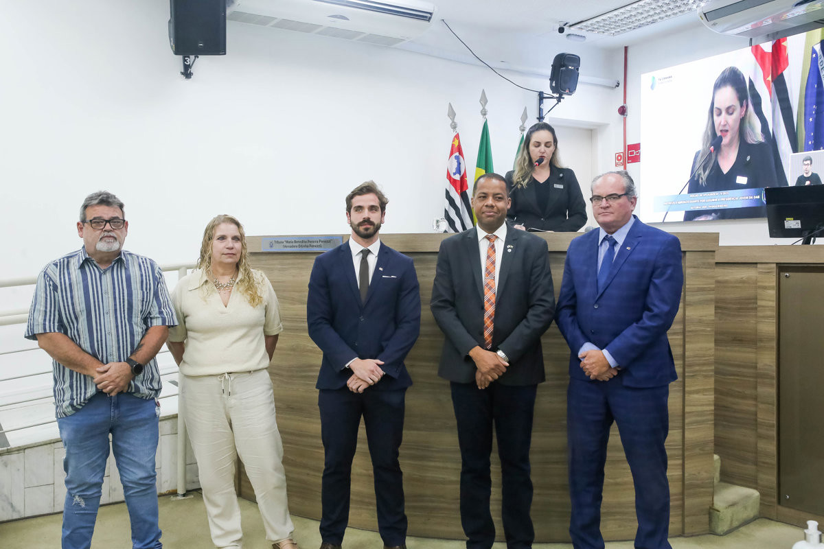 Advogado Matheus D’abronzo Duarte foi homenageado pelo vereador Thiago Ribeiro (PRD)
