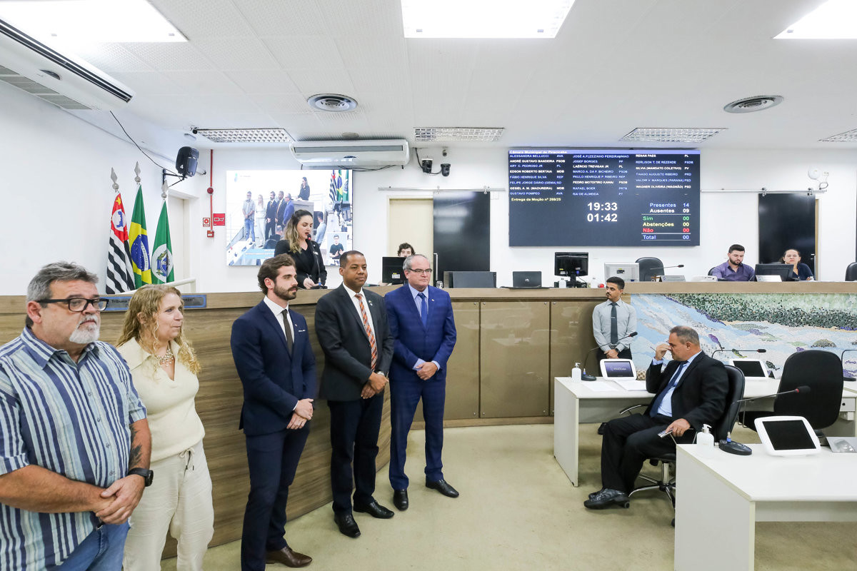 Advogado Matheus D’abronzo Duarte foi homenageado pelo vereador Thiago Ribeiro (PRD)