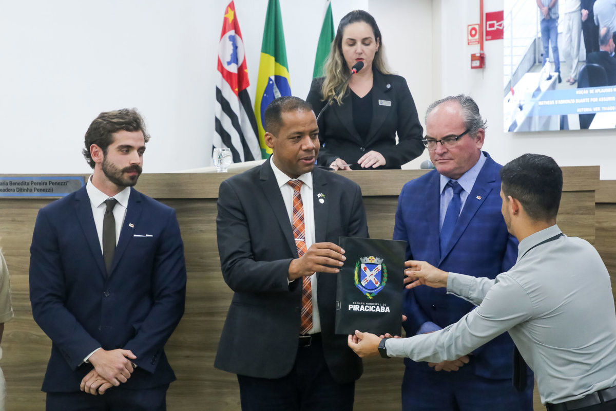 Advogado Matheus D’abronzo Duarte foi homenageado pelo vereador Thiago Ribeiro (PRD)