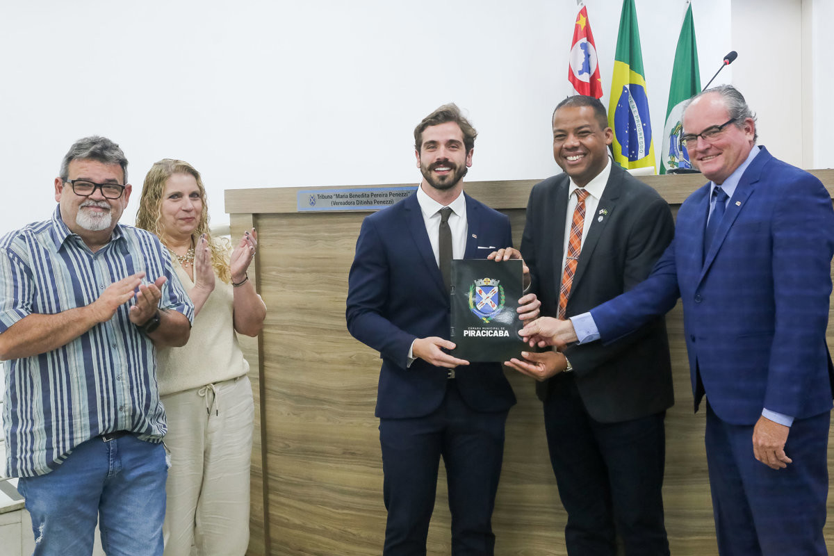 Advogado Matheus D’abronzo Duarte foi homenageado pelo vereador Thiago Ribeiro (PRD)