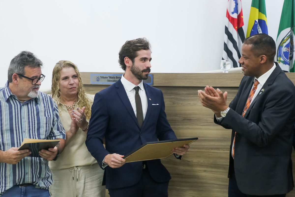 Advogado Matheus D’abronzo Duarte foi homenageado pelo vereador Thiago Ribeiro (PRD)